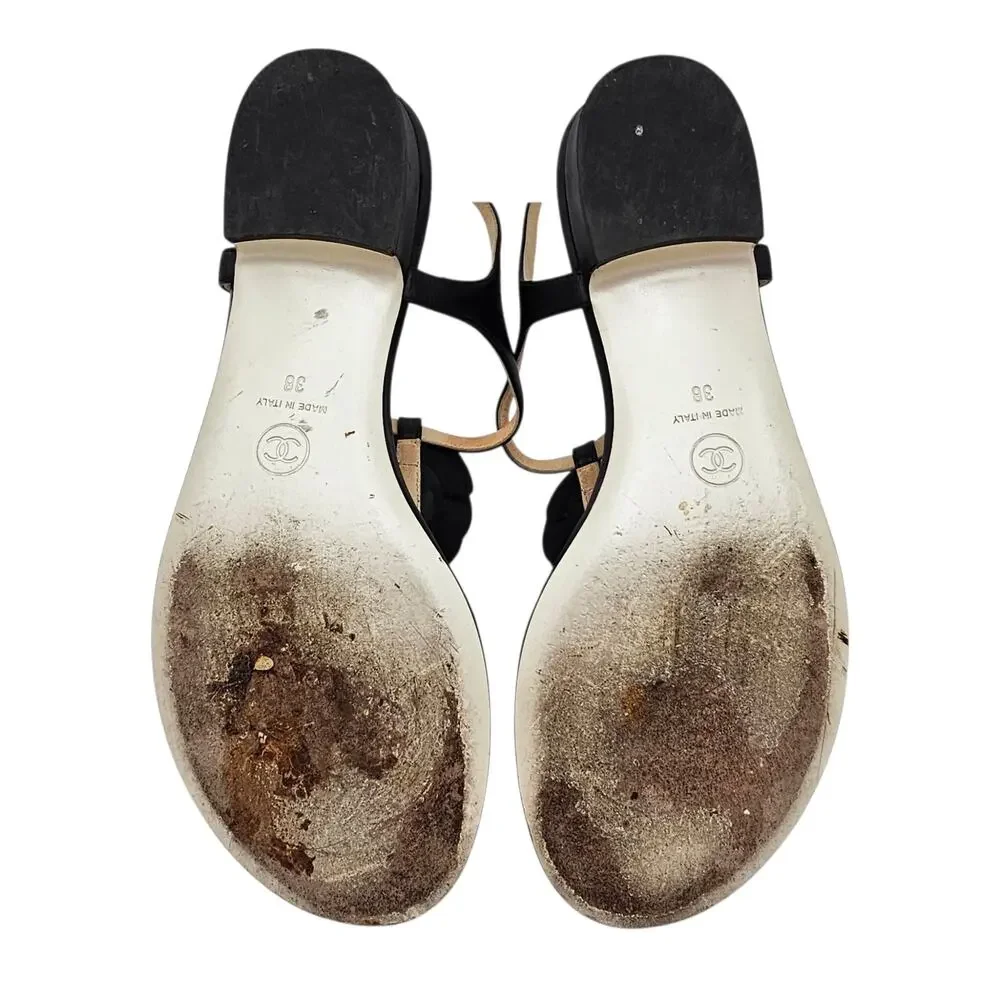 Chanel CC Camelia Flower Pearl Flat Thong Sandal Black Leather Size 38 US 7 7.5